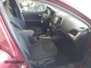 ✅ 2017 Jeep Cherokee Latitude • VIN: 1C4PJLCB8HW560464 • Lot: 42694469. Wystawiony na IAAI z przebiegiem 148 898 mil. Bezpłatny archiwum sprzedaży aukcyjnych z USA i szczegółowy raport historii pojazdu na DreamBid. Zdjęcie 5.