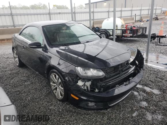 ✅ 2013 Volkswagen Eos Lux • VIN: WVWFW8AH3DV005858 • Lot: 51748545. Wystawiony na Copart z przebiegiem 76 624 mil. Bezpłatny archiwum sprzedaży aukcyjnych z USA i szczegółowy raport historii pojazdu na DreamBid. Zdjęcie 4.