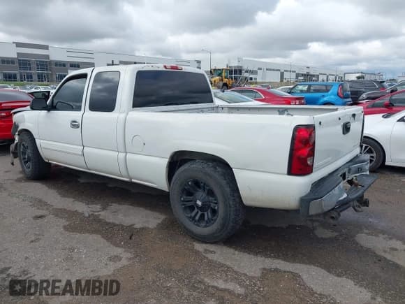 ✅ 2004 Chevrolet Silverado 1500 LS • VIN: 2GCEC19TX41117000 • Лот: 43299778. Опубликован ранее на IAAI с пробегом 219 972 миль. Бесплатный доступ к архиву аукционных продаж из США и подробный отчёт об истории автомобиля на DreamBid. Изображение 3.