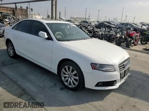 ✅ 2012 Audi A4 Premium • VIN: WAUAFAFL1CN015265 • Lot: 80911725. Wystawiony na Copart z przebiegiem 142 123 mil. Bezpłatny archiwum sprzedaży aukcyjnych z USA i szczegółowy raport historii pojazdu na DreamBid. Zdjęcie 13.