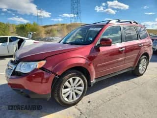 2013 Subaru Forester X Premium z VIN JF2SHADC4DH429940, wystawiony jako Copart lot #81997355 z przebiegiem 114 316 mil mil oraz Szkoda całkowita • Salvage title. Historia ofert i sprzedaży dostępna na DreamBid. Obrazek 1.
