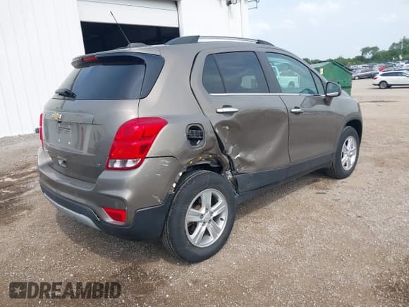 ✅ 2020 Chevrolet Trax LT • VIN: KL7CJPSB1LB344850 • Lot: 42904445. Wystawiony na IAAI z przebiegiem 14 489 mil. Bezpłatny archiwum sprzedaży aukcyjnych z USA i szczegółowy raport historii pojazdu na DreamBid. Zdjęcie 4.