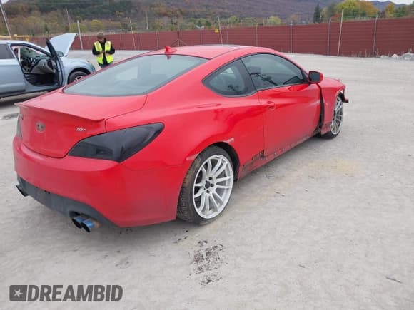 ✅ 2011 Hyundai Genesis Coupe • VIN: KMHHT6KD0BU056623 • Lot: 43572596. Wystawiony na IAAI z przebiegiem 129 543 mil. Bezpłatny archiwum sprzedaży aukcyjnych z USA i szczegółowy raport historii pojazdu na DreamBid. Zdjęcie 4.