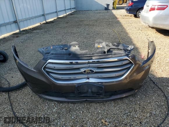 ✅ 2015 Ford Taurus SEL • VIN: 1FAHP2E98FG105277 • Lot: 61080175. Wystawiony na Copart z przebiegiem 30 795 mil. Bezpłatny archiwum sprzedaży aukcyjnych z USA i szczegółowy raport historii pojazdu na DreamBid. Zdjęcie 12.