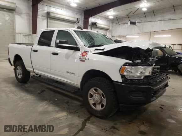 ✅ 2022 Ram 2500 Tradesman • VIN: 3C6UR5CJXNG232043 • Лот: 83868515. Опубликован ранее на Copart с пробегом 125 590 миль. Бесплатный доступ к архиву аукционных продаж из США и подробный отчёт об истории автомобиля на DreamBid. Изображение 4.