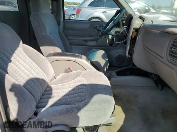 2000 Chevrolet S-10 LS с VIN 1GCCS1950Y8272511, выставлен на аукционе Copart как лот 74935854 с пробегом 12 345 миль миль и Списание • Salvage title. История ставок и продаж доступна на DreamBid. Изображение 10.