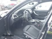 ✅ 2018 BMW 3 Series 320i xDrive • VIN: WBA8A3C53JA489673 • Lot: 42646299. Wystawiony na IAAI z przebiegiem 68 549 mil. Bezpłatny archiwum sprzedaży aukcyjnych z USA i szczegółowy raport historii pojazdu na DreamBid. Zdjęcie 5.