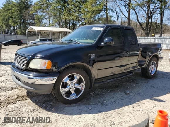 ✅ 2000 Ford F-150 XL • VIN: 2FTRX07L1YCA09359 • Lot: 49236425. Wystawiony na Copart z przebiegiem Nie podano. Bezpłatny archiwum sprzedaży aukcyjnych z USA i szczegółowy raport historii pojazdu na DreamBid. Zdjęcie 1.