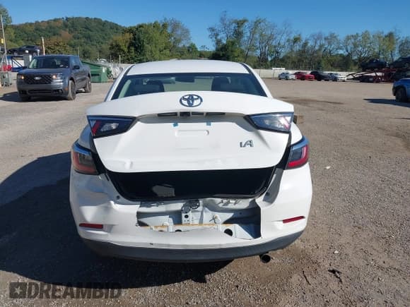 ✅ 2018 Toyota Yaris • VIN: 3MYDLBYV8JY329199 • Лот: 43352455. Опубликован ранее на IAAI с пробегом 77 549 миль. Бесплатный доступ к архиву аукционных продаж из США и подробный отчёт об истории автомобиля на DreamBid. Изображение 17.