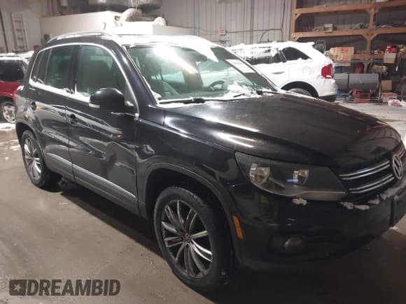 ✅ 2012 Volkswagen Tiguan S • VIN: WVGBV7AX8CW561221 • Lot: 43824990. Listed on IAAI with 208,752 mi. Free auction sales archive from the USA and detailed vehicle history report at DreamBid. Image 1.