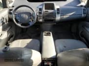 ✅ 2006 Toyota Prius • VIN: JTDKB20U563198454 • Lot: 91558015. Wystawiony na Copart z przebiegiem Nie podano. Bezpłatny archiwum sprzedaży aukcyjnych z USA i szczegółowy raport historii pojazdu na DreamBid. Zdjęcie 8.