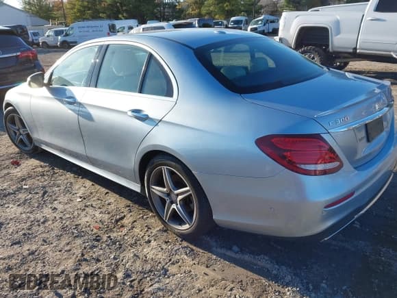 ✅ 2017 Mercedes-Benz E 300 Luxury • VIN: WDDZF4KBXHA195662 • Lot: 43590972. Listed on IAAI with 113,123 mi. Free auction sales archive from the USA and detailed vehicle history report at DreamBid. Image 3.