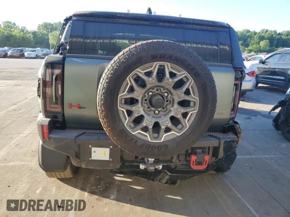 ✅ 2024 GMC Hummer EV 3X • VIN: 1GKB0RDC6RU102527 • Lot: 58865494. Wystawiony na Copart z przebiegiem 3 373 mil. Bezpłatny archiwum sprzedaży aukcyjnych z USA i szczegółowy raport historii pojazdu na DreamBid. Zdjęcie 6.
