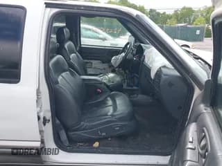 ✅ 2000 Chevrolet Blazer LS • VIN: 1GNCS13W8Y2126188 • Lot: 42295713. Wystawiony na IAAI z przebiegiem 237 340 mil. Bezpłatny archiwum sprzedaży aukcyjnych z USA i szczegółowy raport historii pojazdu na DreamBid. Zdjęcie 5.