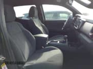 ✅ 2017 Toyota Tacoma TRD Sport • VIN: 5TFCZ5AN1HX102226 • Lot: 43819424. Wystawiony na IAAI z przebiegiem 64 015 mil. Bezpłatny archiwum sprzedaży aukcyjnych z USA i szczegółowy raport historii pojazdu na DreamBid. Zdjęcie 5.