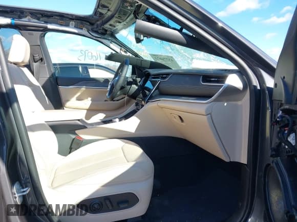 ✅ 2025 Jeep Grand Cherokee Limited • VIN: 1C4RJHBGXS8666607 • Lot: 43776073. Listed on IAAI with 6,789 mi. Free auction sales archive from the USA and detailed vehicle history report at DreamBid. Image 5.