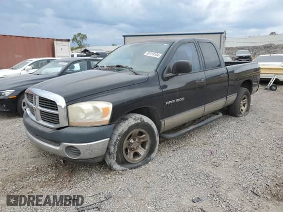 2006 Dodge 1500 ST z VIN 1D7HA18K86J145453, wystawiony jako Copart lot #69759104 z przebiegiem 239 114 mil mil oraz Czysty tytuł • Clean title. Historia ofert i sprzedaży dostępna na DreamBid. Obrazek 1.