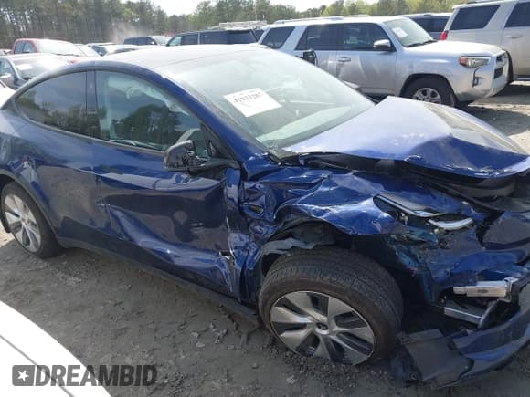 ✅ 2023 Tesla Model Y Long Range • VIN: 7SAYGDEE3PA033533 • Lot: 41933287. Listed on IAAI with 35,364 mi. Free auction sales archive from the USA and detailed vehicle history report at DreamBid. Image 13.