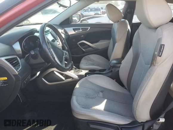 ✅ 2012 Hyundai Veloster w/Gray Int • VIN: KMHTC6AD6CU054565 • Lot: 82714084. Wystawiony na Copart z przebiegiem 161 215 mil. Bezpłatny archiwum sprzedaży aukcyjnych z USA i szczegółowy raport historii pojazdu na DreamBid. Zdjęcie 7.