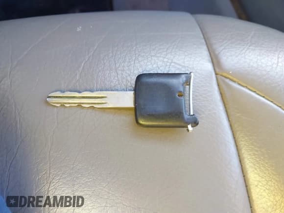 ✅ 2005 Nissan Titan LE • VIN: 1N6BA07A05N572097 • Lot: 43145942. Wystawiony na IAAI z przebiegiem 219 076 mil. Bezpłatny archiwum sprzedaży aukcyjnych z USA i szczegółowy raport historii pojazdu na DreamBid. Zdjęcie 11.