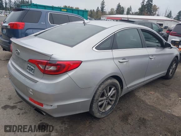✅ 2016 Hyundai Sonata SE • VIN: 5NPE24AFXGH357001 • Лот: 43565076. Опубликован ранее на IAAI с пробегом 257 608 миль. Бесплатный доступ к архиву аукционных продаж из США и подробный отчёт об истории автомобиля на DreamBid. Изображение 4.
