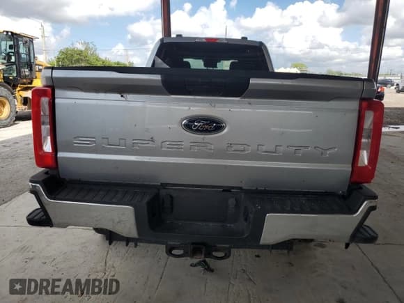 ✅ 2024 Ford F-250 XL • VIN: 1FT7W2BAXREE62922 • Lot: 90459185. Wystawiony na Copart z przebiegiem 22 532 mil. Bezpłatny archiwum sprzedaży aukcyjnych z USA i szczegółowy raport historii pojazdu na DreamBid. Zdjęcie 6.