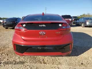 2019 Hyundai Ioniq SEL z VIN KMHC75LC3KU144547, wystawiony jako Copart lot #82053353 z przebiegiem 54 339 mil mil oraz . Historia ofert i sprzedaży dostępna na DreamBid. Obrazek 6.