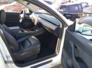 ✅ 2021 Tesla Model Y Long Range • VIN: 5YJYGDEE9MF094414 • Lot: 43499821. Wystawiony na IAAI z przebiegiem 115 801 mil. Bezpłatny archiwum sprzedaży aukcyjnych z USA i szczegółowy raport historii pojazdu na DreamBid. Zdjęcie 5.