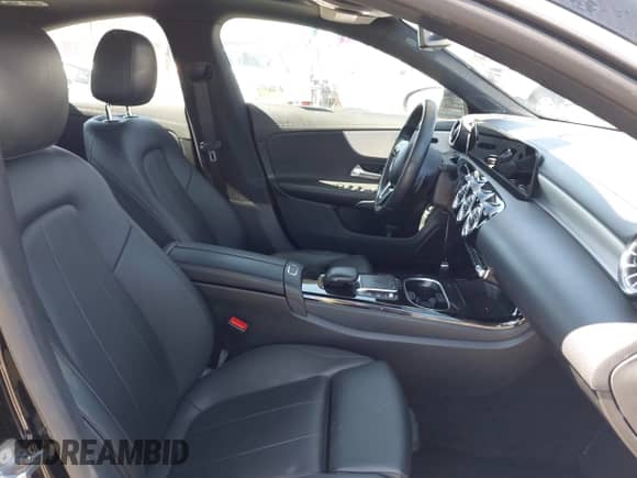 2023 Mercedes-Benz CLA 250 с VIN W1K5J4GB1PN370099, выставлен на аукционе IAAI как лот 42712064 с пробегом 123 163 миль миль и . История ставок и продаж доступна на DreamBid. Изображение 5.