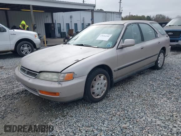 ✅ 1997 Honda Accord LX • VIN: 1HGCE1821VA008895 • Lot: 43836266. Listed on IAAI with 269,161 mi. Free auction sales archive from the USA and detailed vehicle history report at DreamBid. Image 2.