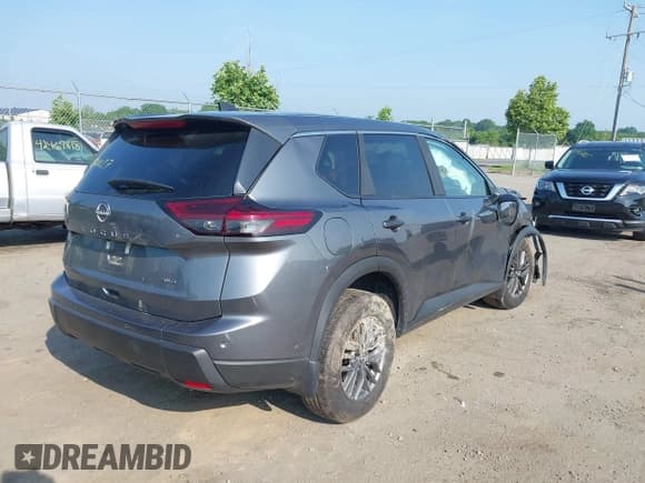 ✅ 2024 Nissan Rogue S • VIN: 5N1BT3AB5RC761390 • Lot: 42474427. Wystawiony na IAAI z przebiegiem 7 492 mil. Bezpłatny archiwum sprzedaży aukcyjnych z USA i szczegółowy raport historii pojazdu na DreamBid. Zdjęcie 4.