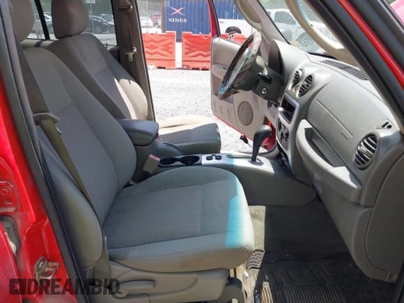 ✅ 2005 Jeep Liberty Limited • VIN: 1J4GK58K85W523163 • Lot: 42322002. Listed on IAAI with 151,677 mi. Free auction sales archive from the USA and detailed vehicle history report at DreamBid. Image 5.