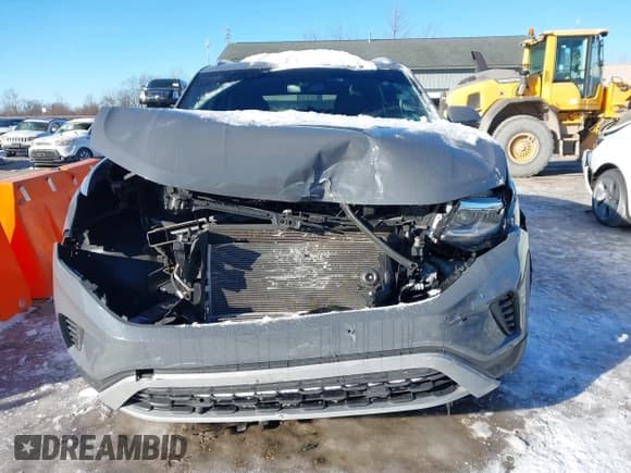 ✅ 2021 Volkswagen Atlas SE • VIN: 1V2KC2CA3MC223779 • Lot: 41359090. Listed on IAAI with 45,426 mi. Free auction sales archive from the USA and detailed vehicle history report at DreamBid. Image 12.
