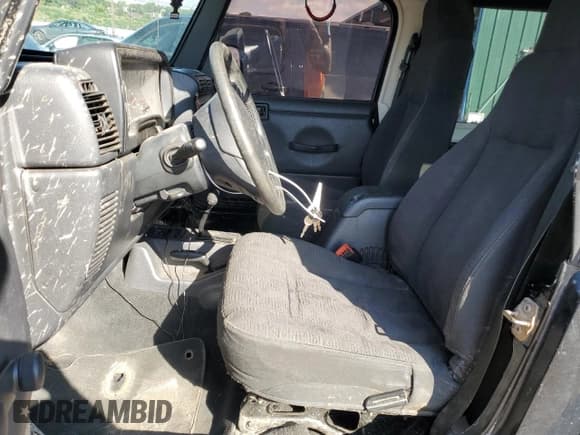 ✅ 2004 Jeep Wrangler Rubicon • VIN: 1J4FA69S74P737413 • Lot: 83940895. Wystawiony na Copart z przebiegiem 241 929 mil. Bezpłatny archiwum sprzedaży aukcyjnych z USA i szczegółowy raport historii pojazdu na DreamBid. Zdjęcie 7.