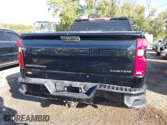 ✅ 2020 Chevrolet Silverado 1500 Custom • VIN: 1GCPYBEH6LZ156898 • Lot: 43333093. Wystawiony na IAAI z przebiegiem 64 115 mil. Bezpłatny archiwum sprzedaży aukcyjnych z USA i szczegółowy raport historii pojazdu na DreamBid. Zdjęcie 16.