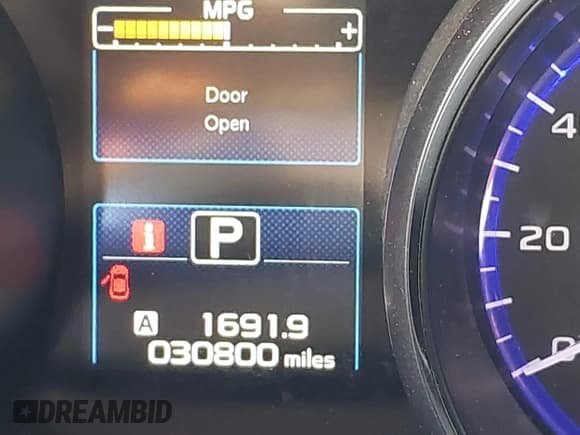 ✅ 2018 Subaru Outback Premium • VIN: 4S4BSADC3J3235713 • Lot: 43492053. Listed on IAAI with 30,800 mi. Free auction sales archive from the USA and detailed vehicle history report at DreamBid. Image 15.