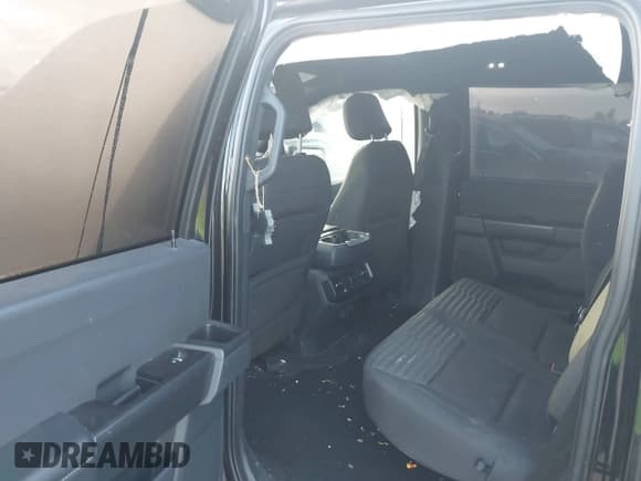 ✅ 2023 Ford F-150 XL • VIN: 1FTEW1CP4PKE52289 • Lot: 43543446. Wystawiony na IAAI z przebiegiem 68 557 mil. Bezpłatny archiwum sprzedaży aukcyjnych z USA i szczegółowy raport historii pojazdu na DreamBid. Zdjęcie 8.