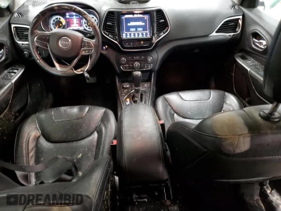 ✅ 2019 Jeep Cherokee Overland • VIN: 1C4PJMJN5KD173943 • Лот: 48350505. Опубликован ранее на Copart с пробегом 54 917 миль. Бесплатный доступ к архиву аукционных продаж из США и подробный отчёт об истории автомобиля на DreamBid. Изображение 8.