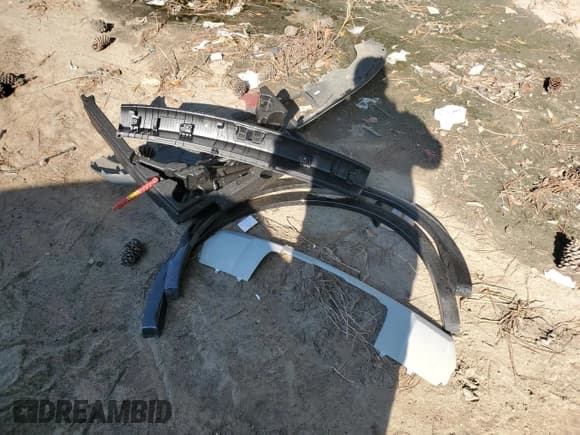 ✅ 2023 Audi Q5 Premium • VIN: WA1ABAFY1P2027153 • Lot: 71165885. Wystawiony na Copart z przebiegiem 36 120 mil. Bezpłatny archiwum sprzedaży aukcyjnych z USA i szczegółowy raport historii pojazdu na DreamBid. Zdjęcie 13.