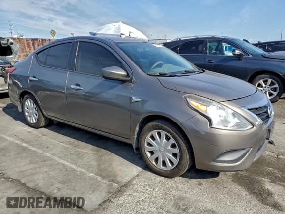✅ 2015 Nissan Versa S Plus • VIN: 3N1CN7AP6FL827888 • Lot: 94734925. Wystawiony na Copart z przebiegiem 122 214 mil. Bezpłatny archiwum sprzedaży aukcyjnych z USA i szczegółowy raport historii pojazdu na DreamBid. Zdjęcie 4.