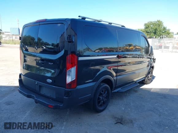 ✅ 2015 Ford Transit XL • VIN: 1FMZK1YM0FKA38366 • Lot: 43278974. Wystawiony na IAAI z przebiegiem 140 422 mil. Bezpłatny archiwum sprzedaży aukcyjnych z USA i szczegółowy raport historii pojazdu na DreamBid. Zdjęcie 4.