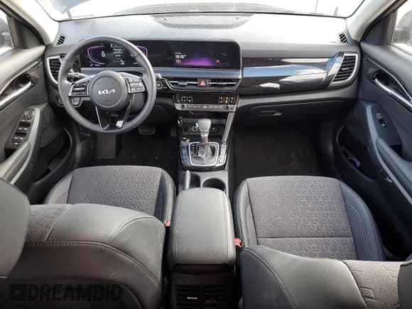 ✅ 2025 Kia Seltos S • VIN: KNDEUCAA9S7700130 • Lot: 84441605. Listed on Copart with 2,290 mi. Free auction sales archive from the USA and detailed vehicle history report at DreamBid. Image 8.