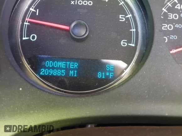 ✅ 2014 Chevrolet Suburban LT • VIN: 1GNSCJE07ER153791 • Lot: 43689033. Wystawiony na IAAI z przebiegiem 209 885 mil. Bezpłatny archiwum sprzedaży aukcyjnych z USA i szczegółowy raport historii pojazdu na DreamBid. Zdjęcie 15.