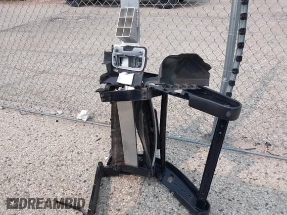 ✅ 2020 Ford Police Interceptor Utility • VIN: 1FM5K8AB3LGA55418 • Lot: 42381056. Wystawiony na IAAI z przebiegiem 89 076 mil. Bezpłatny archiwum sprzedaży aukcyjnych z USA i szczegółowy raport historii pojazdu na DreamBid. Zdjęcie 12.