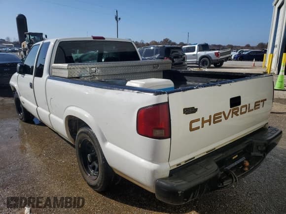 ✅ 2001 Chevrolet S-10 LS • VIN: 1GCCS19W918214072 • Lot: 85282064. Listed on Copart with 265,274 mi. Free auction sales archive from the USA and detailed vehicle history report at DreamBid. Image 2.