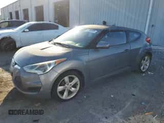 2012 Hyundai Veloster w/Black Int z VIN KMHTC6AD0CU023084, wystawiony jako Copart lot #82597005 z przebiegiem 187 990 mil mil oraz Czysty tytuł • Clean title. Historia ofert i sprzedaży dostępna na DreamBid. Obrazek 1.