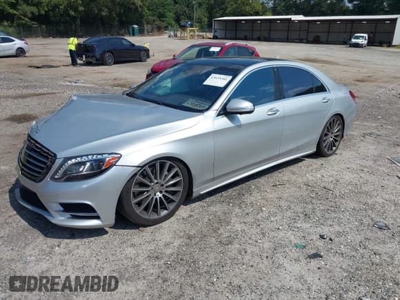 ✅ 2016 Mercedes-Benz S 550 • VIN: WDDUG8CB1GA218578 • Lot: 43035201. Wystawiony na IAAI z przebiegiem 137 231 mil. Bezpłatny archiwum sprzedaży aukcyjnych z USA i szczegółowy raport historii pojazdu na DreamBid. Zdjęcie 2.