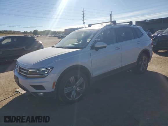 ✅ 2018 Volkswagen Tiguan SEL Premium • VIN: 3VV4B7AX1JM002422 • Лот: 82665755. Опубликован ранее на Copart с пробегом 74 183 миль. Бесплатный доступ к архиву аукционных продаж из США и подробный отчёт об истории автомобиля на DreamBid. Изображение 1.