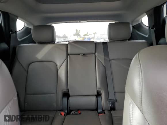 ✅ 2018 Hyundai Santa Fe 2.4L • VIN: 5XYZU3LB6JG505739 • Lot: 36757263. Wystawiony na Copart z przebiegiem 66 423 mil mil. Skorzystaj z bezpłatnego archiwum sprzedaży aukcyjnych z USA i zobacz szczegółowy raport historii pojazdu na DreamBid. Zdjęcie 10.