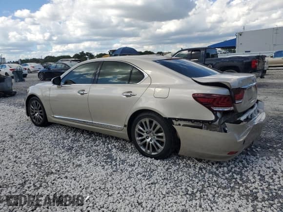 ✅ 2015 Lexus LS 460 • VIN: JTHBL5EF3F5138409 • Лот: 86808505. Опубликован ранее на Copart с пробегом 122 401 миль. Бесплатный доступ к архиву аукционных продаж из США и подробный отчёт об истории автомобиля на DreamBid. Изображение 2.